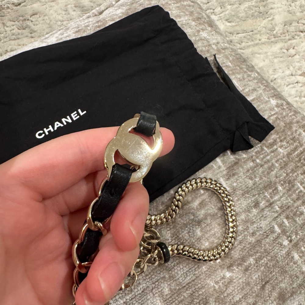 CHANEL Gold and Black Chain Accessory - Picture 3 of 3